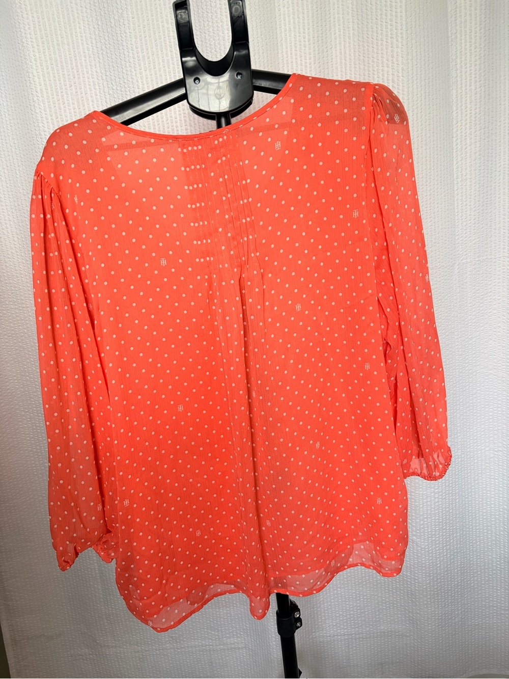 Tommy Hilfiger Women’s Coral Polka Dot Sheer Pintuck Peasant Boho Blouse Top - Picture 2 of 13